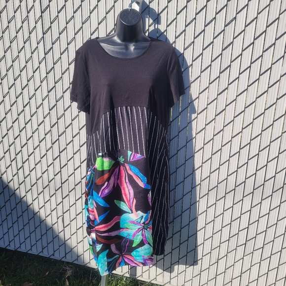 Gorgeous Rayon dress - Picture 2 of 8